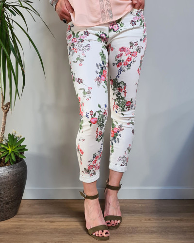 Pantalon blanc fleurs roses vertes et bleues taille haute