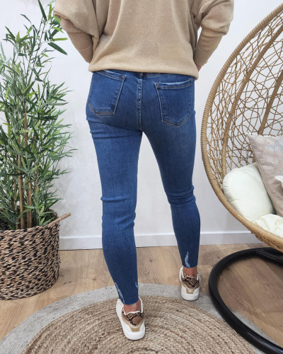 Jean femme skinny leg coupe confort à ourlet effiloché