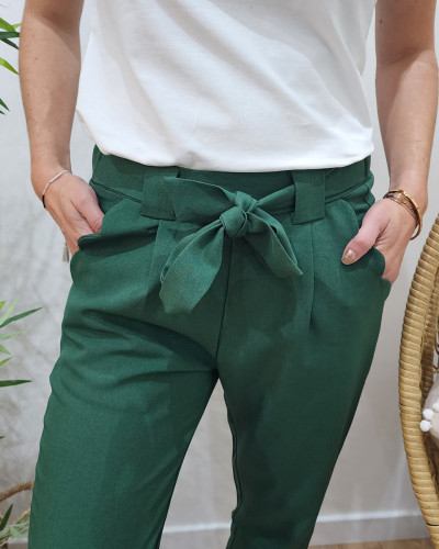 Pantalon femme fluide paper bag vert gazon à noeud