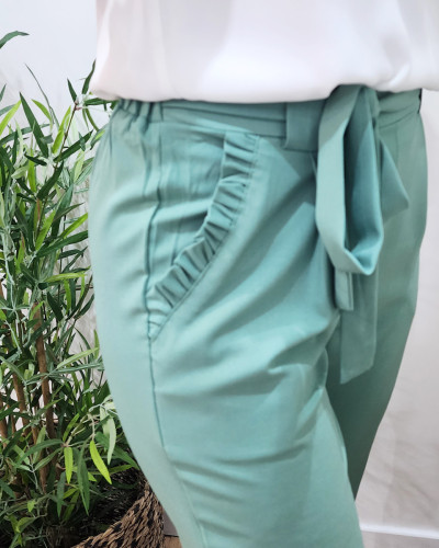 Pantalon femme fluide paper bag vert amande poches à volants