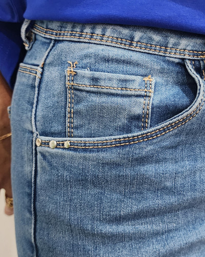 Jean femme bleu clair slim coupe confort strass et perles poches