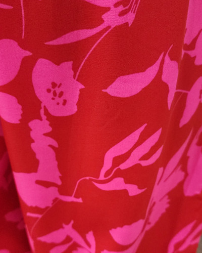 Pantalon femme fluide rouge fleurs roses