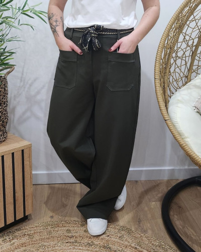 Pantalon femme élastiqué coupe droite et poches