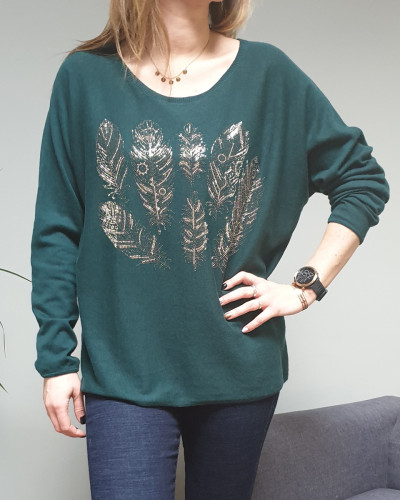 Pull fin vert foncé plumes de strass argents et cuivrés