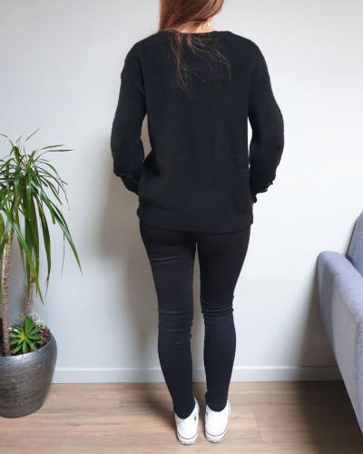 Pull noir col V manches dentelle transparence fleurie