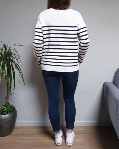 Pull marinière blanc rayures bleues coeurs rouges