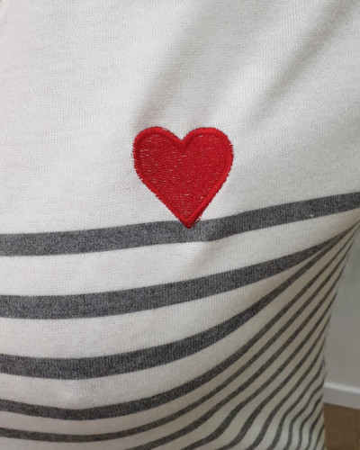 Pull marinière oversize gris et blanc coeur rouge