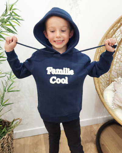 Sweat à capuche enfant bleu marine broderie Famille Cool