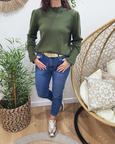 Pull femme uni col et manches à broderies