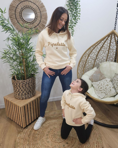 Sweat à capuche enfant beige broderie Pipelette camel