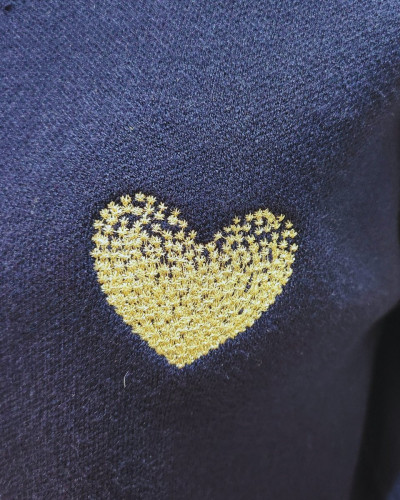 Pull femme bleu marine broderie coeur dégradé dorée