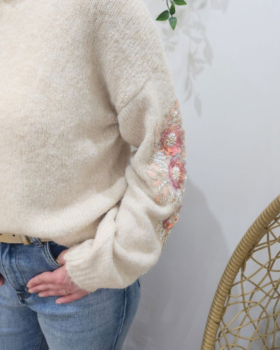 Pull femme beige manches fleurs perlées Guillemette