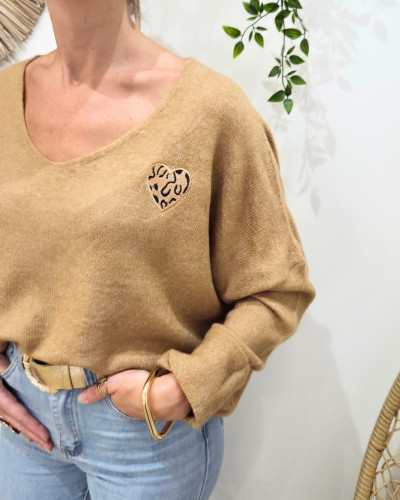 Pull femme uni coeur léopard brodé