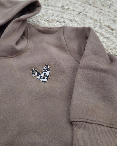 Sweat capuche enfant marron coeur léopard