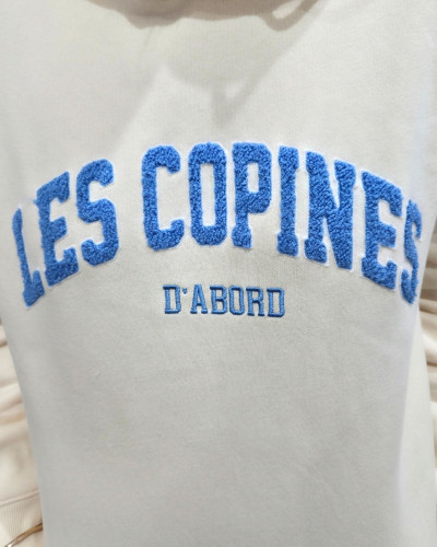 Sweat à capuche femme beige les copines d'abord moumoute bleue