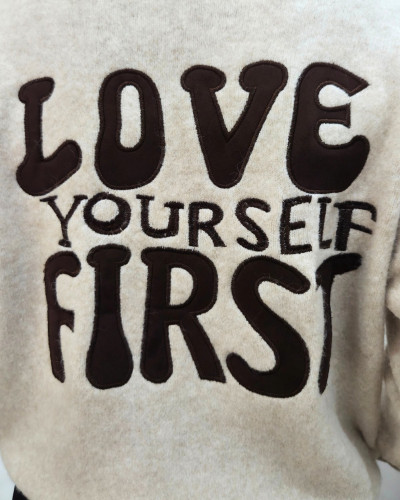Pull femme beige love yourself first