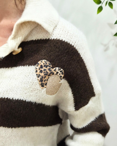 Pull femme boutonné à rayures double coeur léopard et paillettes