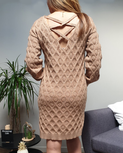 Robe pull beige liseré doré maille tressée ajourée et dos lacet