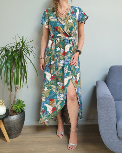 Robe longue asymétrique verte fleurs et feuillages multicolores