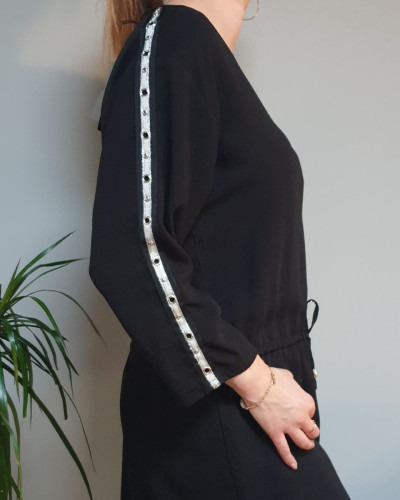 Robe droite noire bande argent cloutée