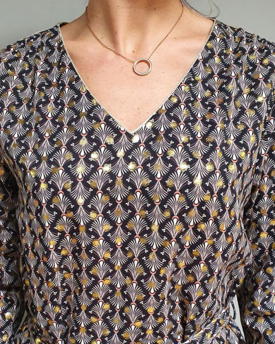 Robe droite noire éventails blancs roses pois dorés