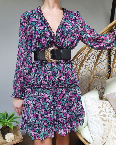 Robe noire fleurs mauves parmes vertes et volants