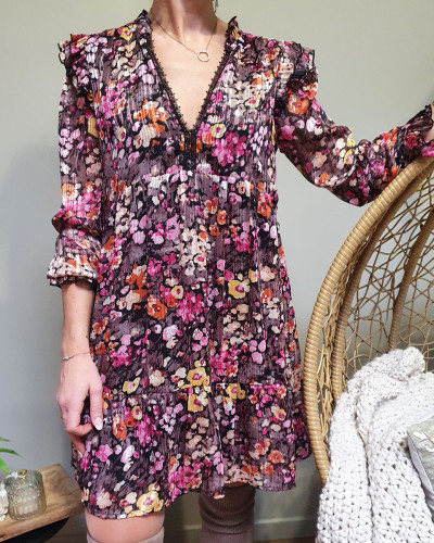 Robe noire à fleurs mauves fuchsia jaunes col mao brodé