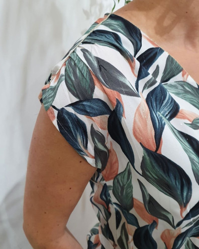 Robe droite femme écrue feuillage vert et rose poudré Sabelia