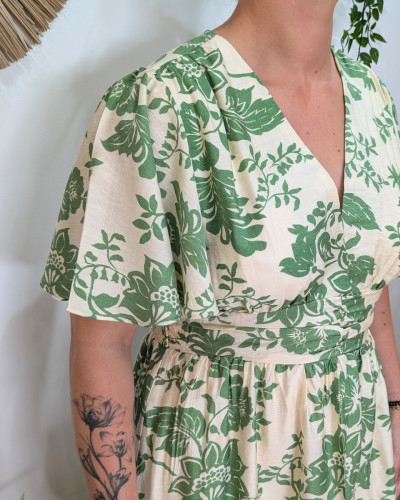 Robe femme beige et vert manches volantes