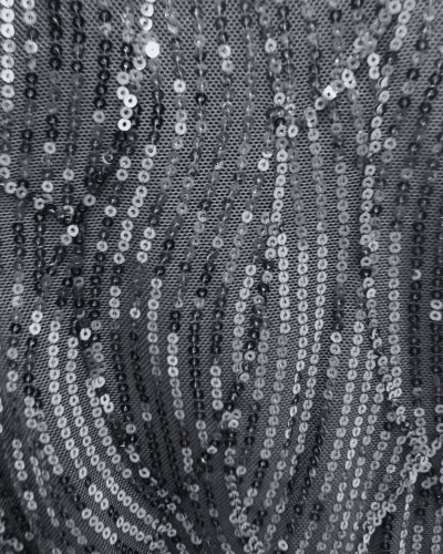 Robe femme noire à sequins et broche Izel