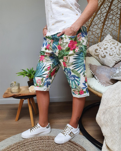 Short fluide blanc fleurs roses feuillage bleu et vert