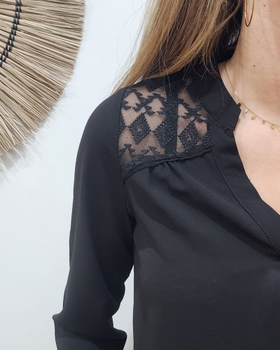 Blouse femme épaules et dos ajourés ethnique noire