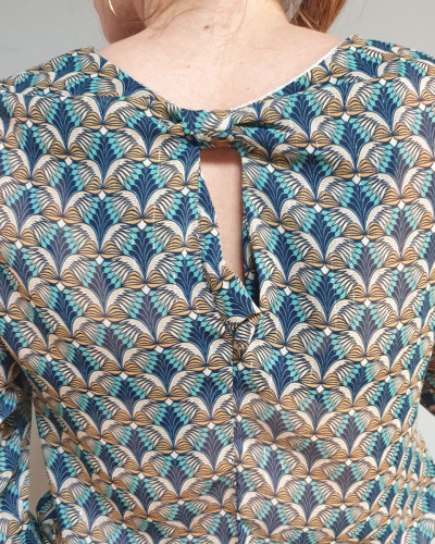 Blouse à motifs eventails bleus et jaunes bas et poignets pailletes