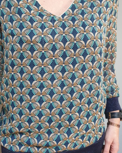 Blouse à motifs eventails bleus et jaunes bas et poignets pailletes