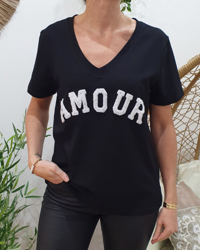 T-Shirt noir AMOUR blanc col V