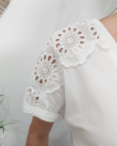 T-Shirt blanc femme manche fleurs Daphnée