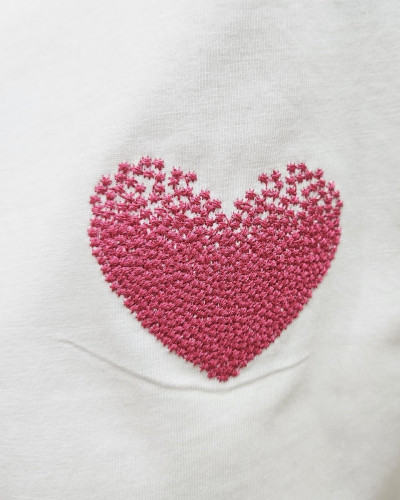 T-Shirt blanc broderie coeur dégradé