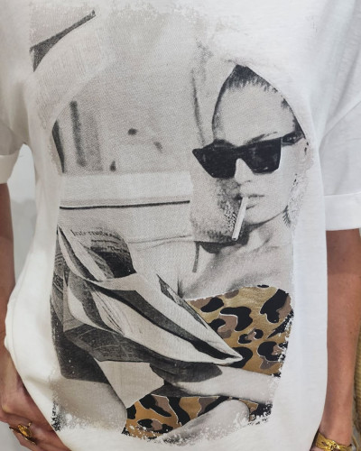 T-shirt femme blanc lectrice robe léopard dorée