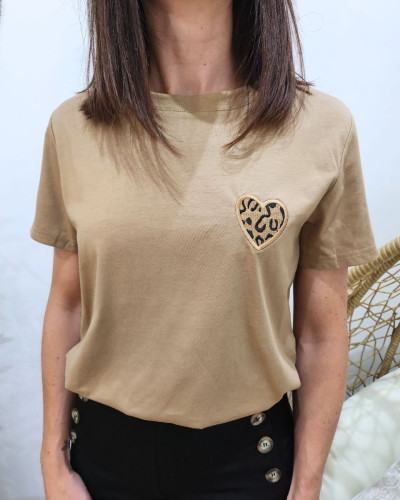 T shirt femme camel coeur leopard brode col rond 28951
