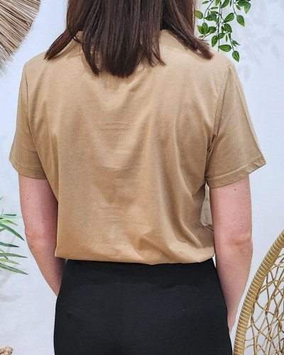 T-shirt femme camel coeur léopard brodé col rond