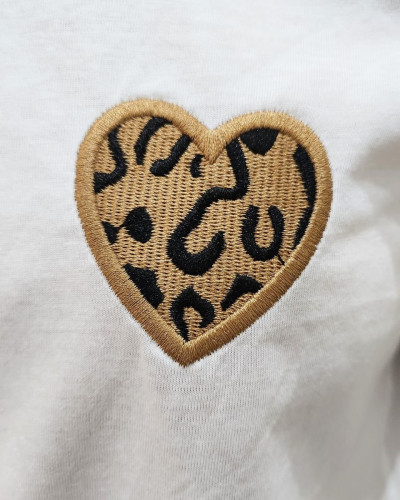 T-shirt femme blanc coeur léopard brodé col rond