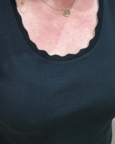 Top femme grande taille sans manches liseré doré Brigitta