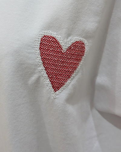 T-Shirt femme oversize coeur brodé rouge