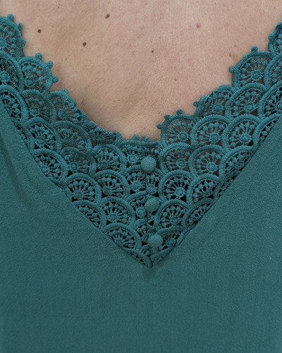 Top femme à bretelles vert broderies Junon