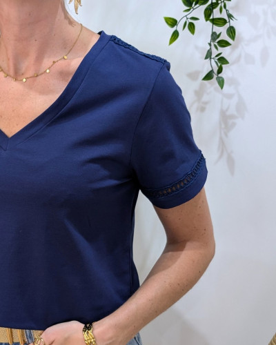 T-Shirt femme bleu marine épaules et manches ajourées Félicity