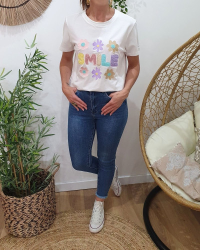 T-shirt femme blanc SMILE fleurs pastelles roses mauves bleues