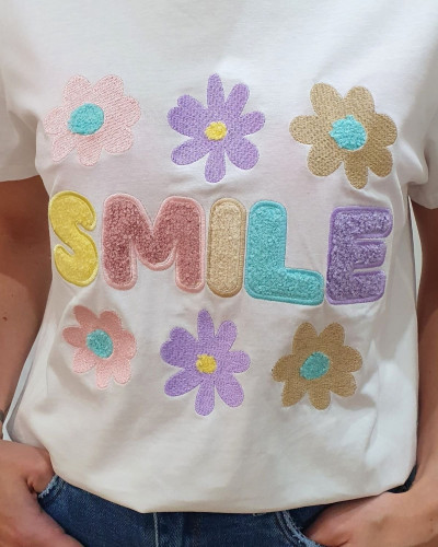 T-shirt femme blanc SMILE fleurs pastelles roses mauves bleues