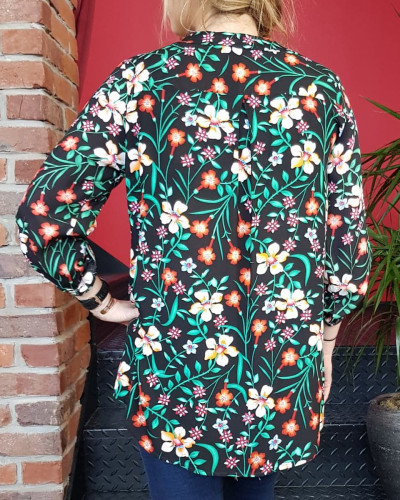 Tunique noire fleurs blanches oranges et feuillages verts