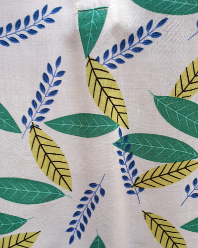 Tunique blanche feuilles vertes et bleues