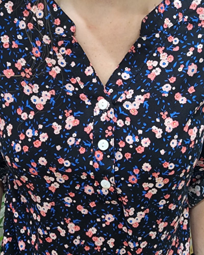 Tunique femme noire fleurs roses et bleu roi